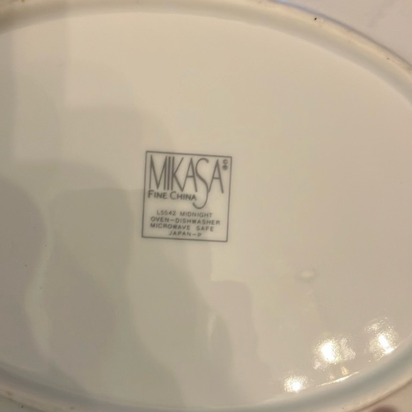 Mikasa Midnight Gravy Boat and Plate Set - Picture 3 of 3